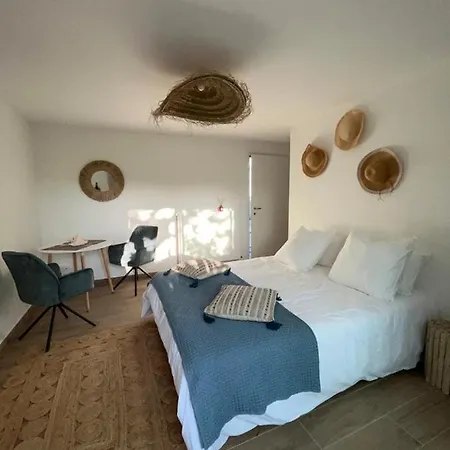 Entre & Filles Bed & Breakfast 3*